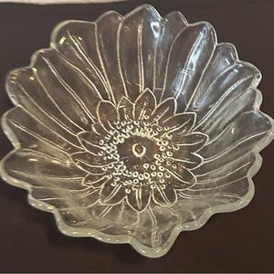 Vintage Indiana Glass Co Sunflower Lily Pons Pattern Bowl Glass 7"